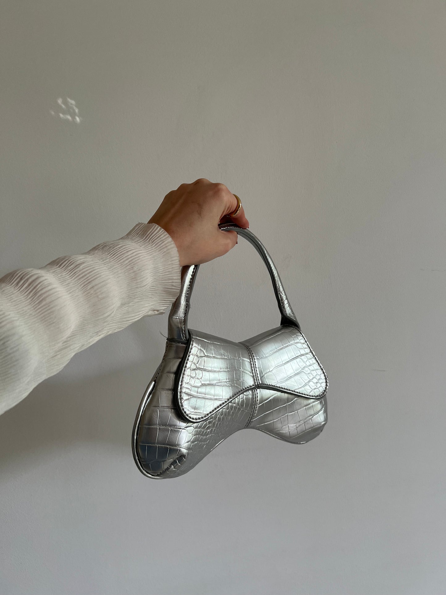 Srebrna mini torba