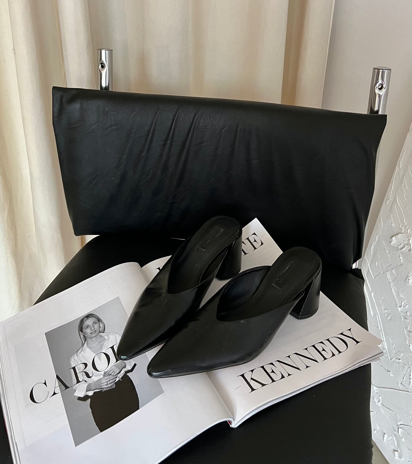 Pointed shoes
