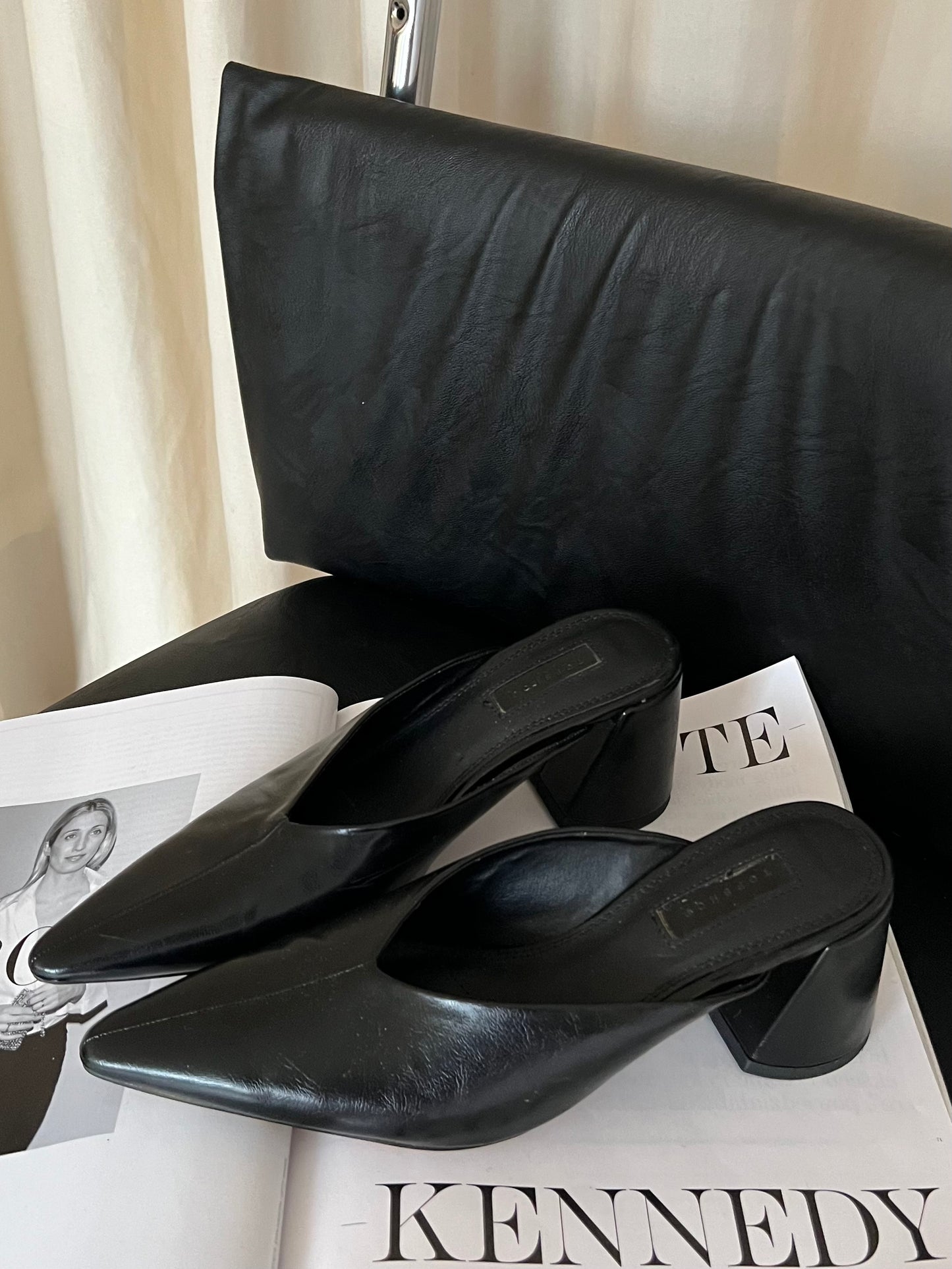 Pointed shoes