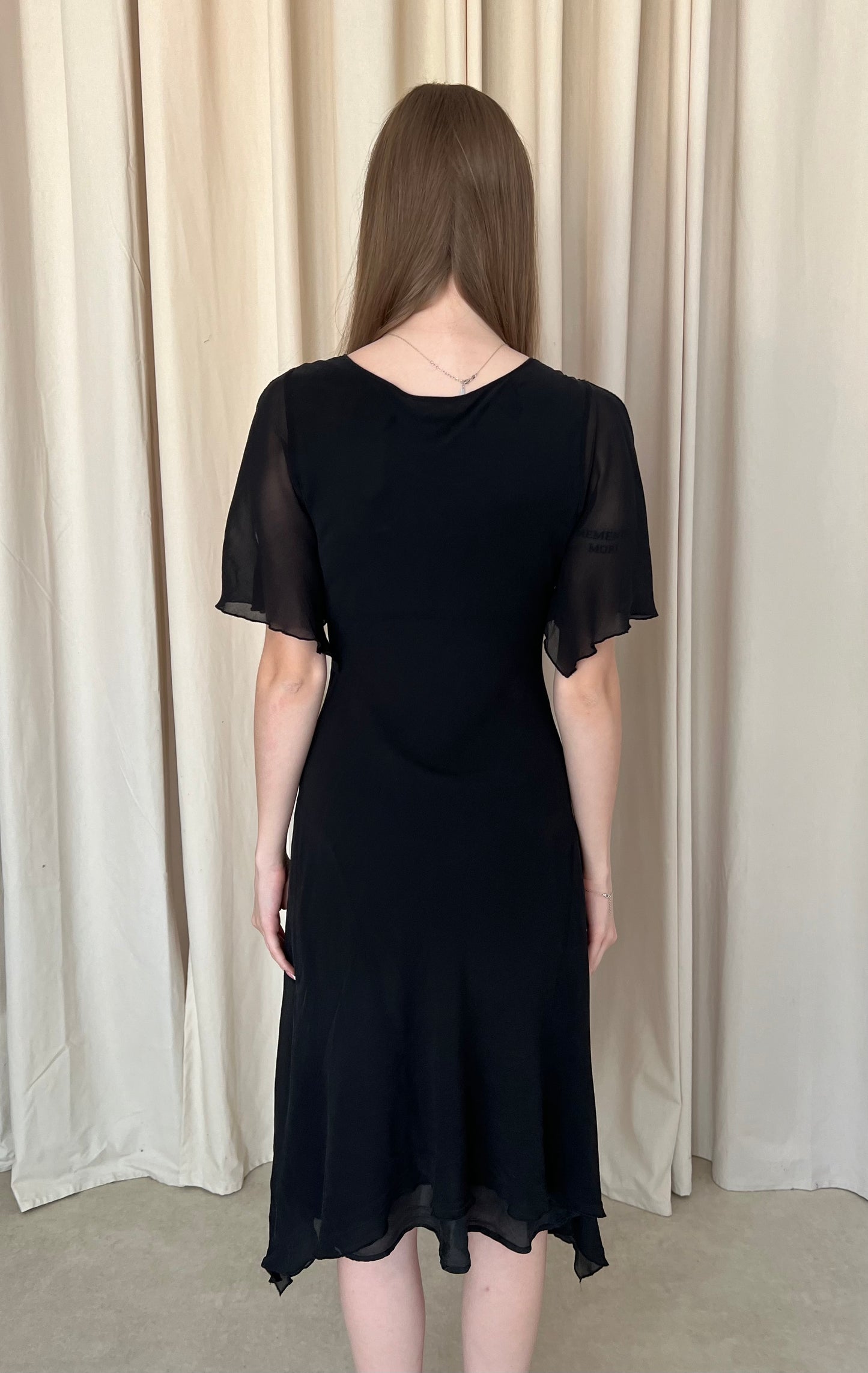 Czarna jedwabna sukienka