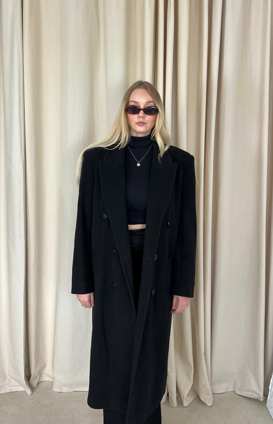 Czarny płaszcz 80% wełna
